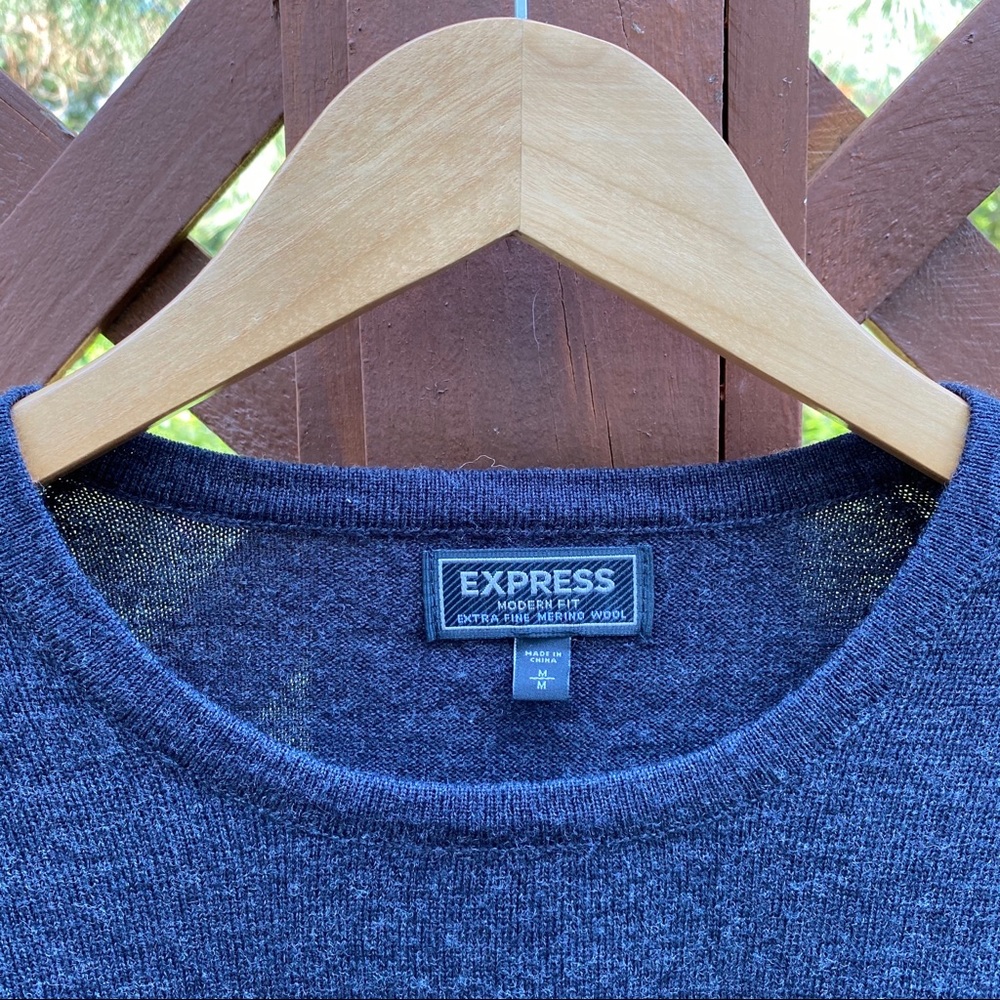 Express sweater - Picture 3 of 3